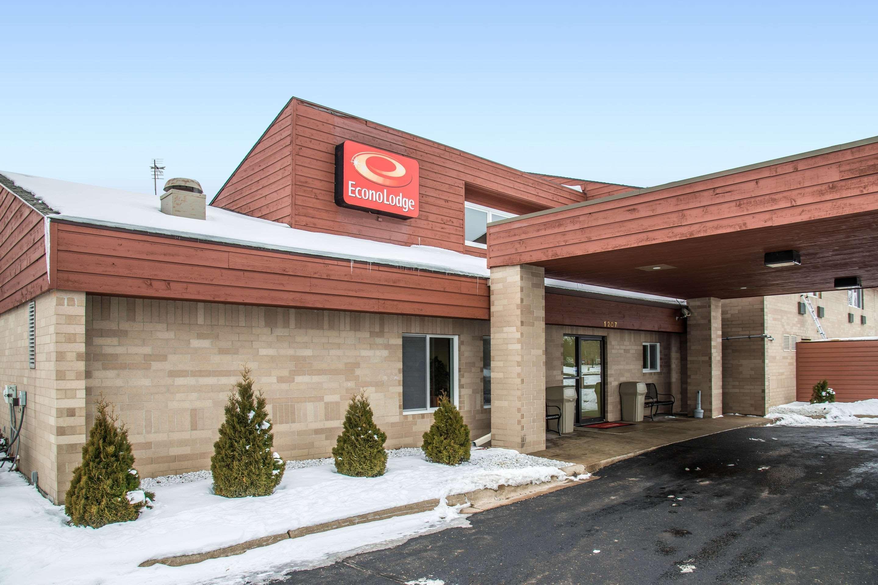 Econo Lodge River Falls Exterior photo